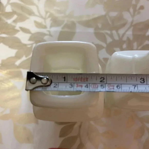 Set Of 2 VTG Avon Glass Imari Bottle Vase 1991 White w/Red/Yellow Floral - Picture 6 of 8